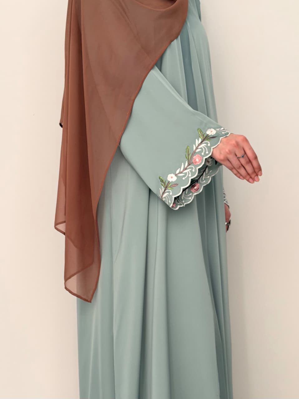 Floral Gaze - Embroidered Abaya