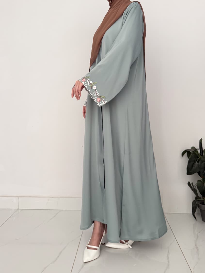 Floral Gaze - Embroidered Abaya