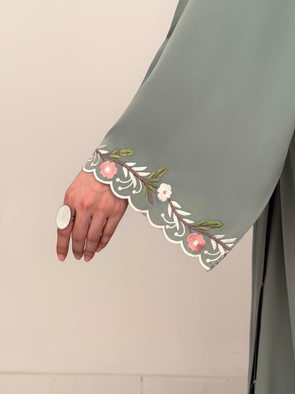 Floral Gaze - Embroidered Abaya