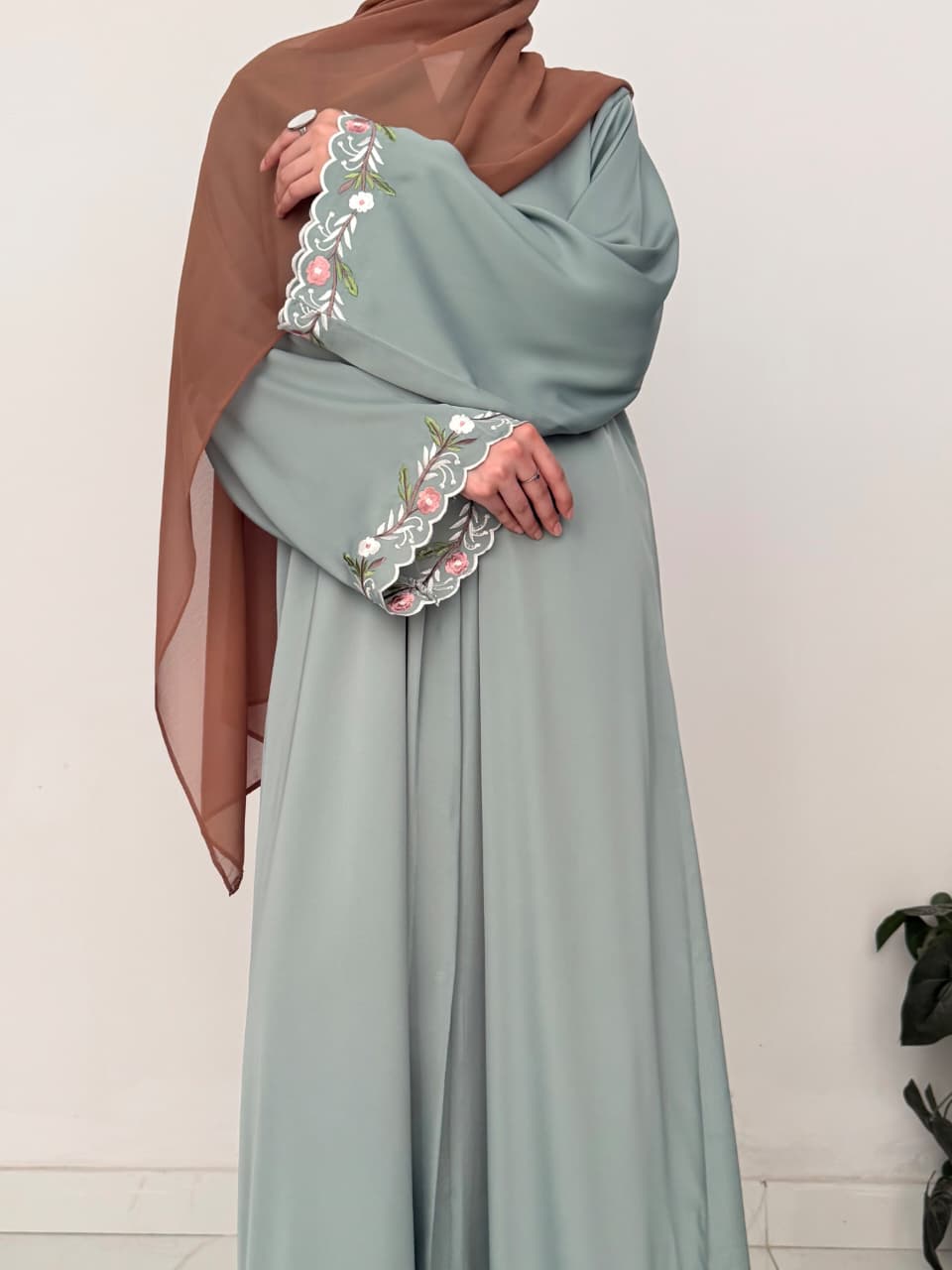 Floral Gaze - Embroidered Abaya