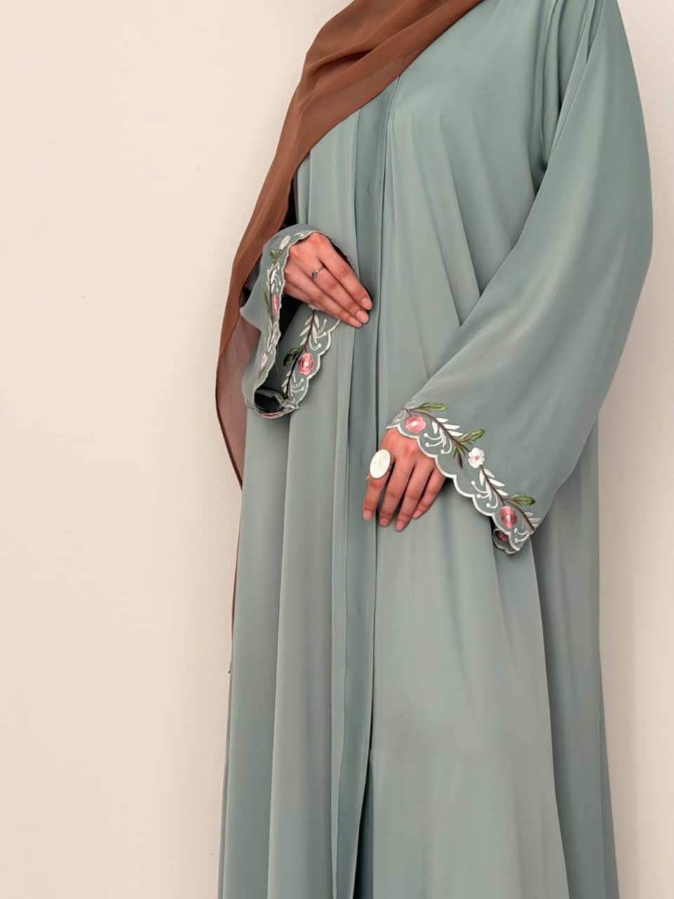 Floral Gaze - Embroidered Abaya