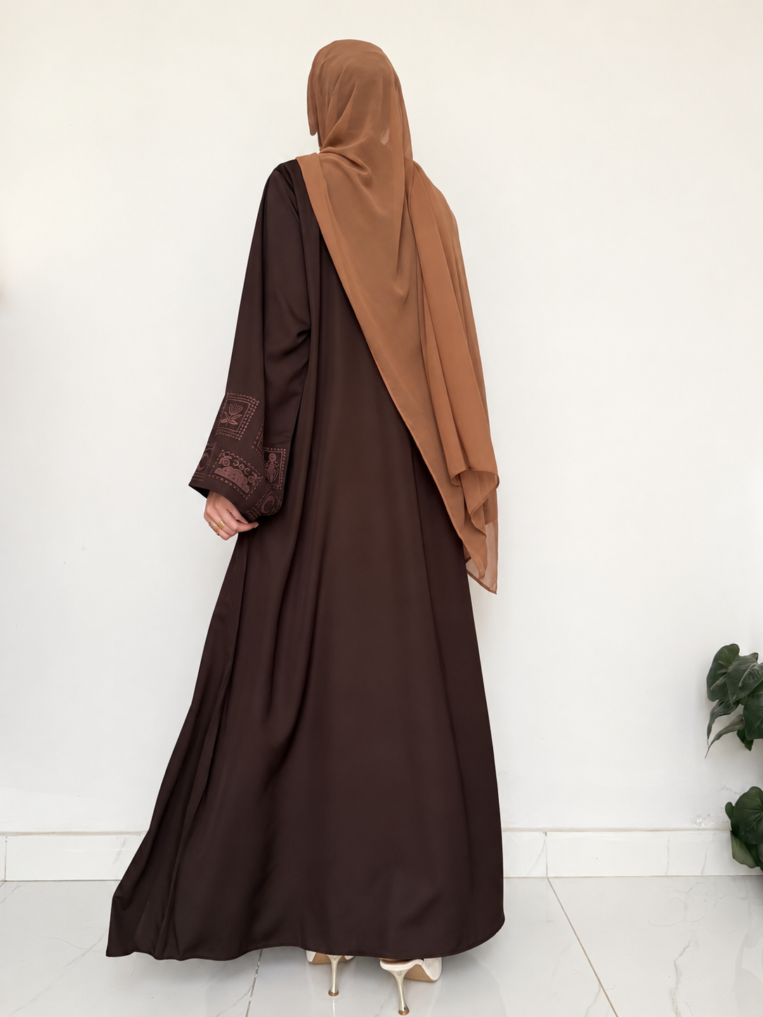 Motif Cuff Abaya - Brown Solid