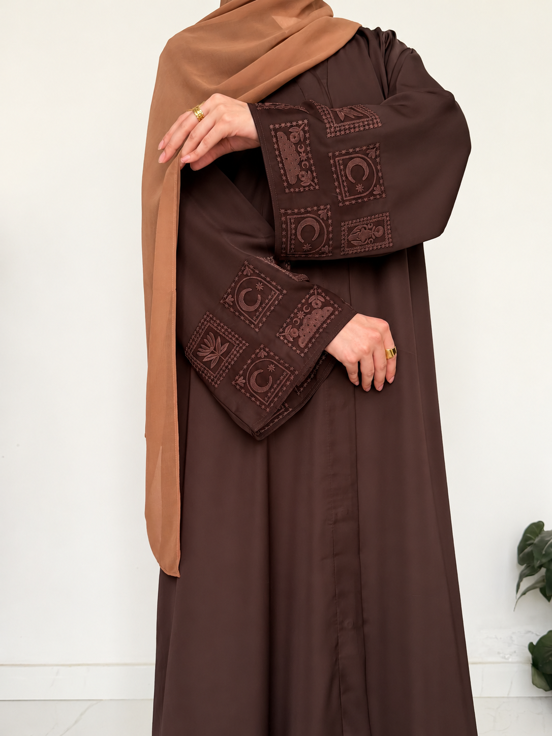 Motif Cuff Abaya - Brown Solid