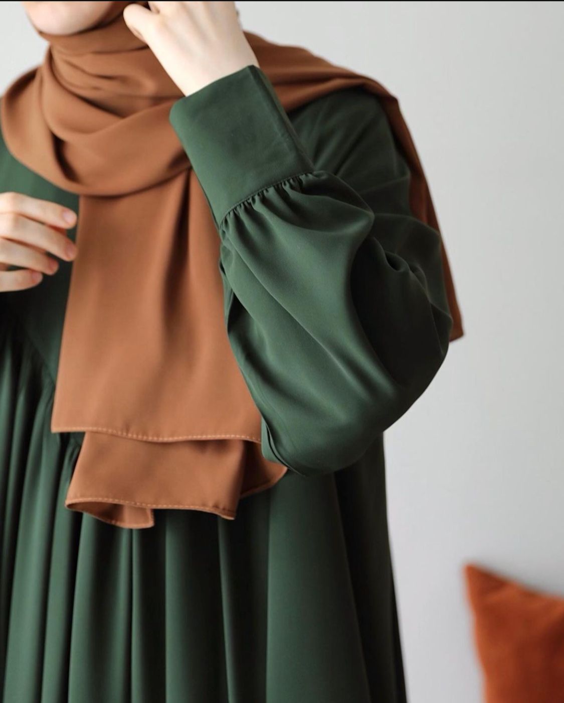 OLIVE - V Pleated Abaya