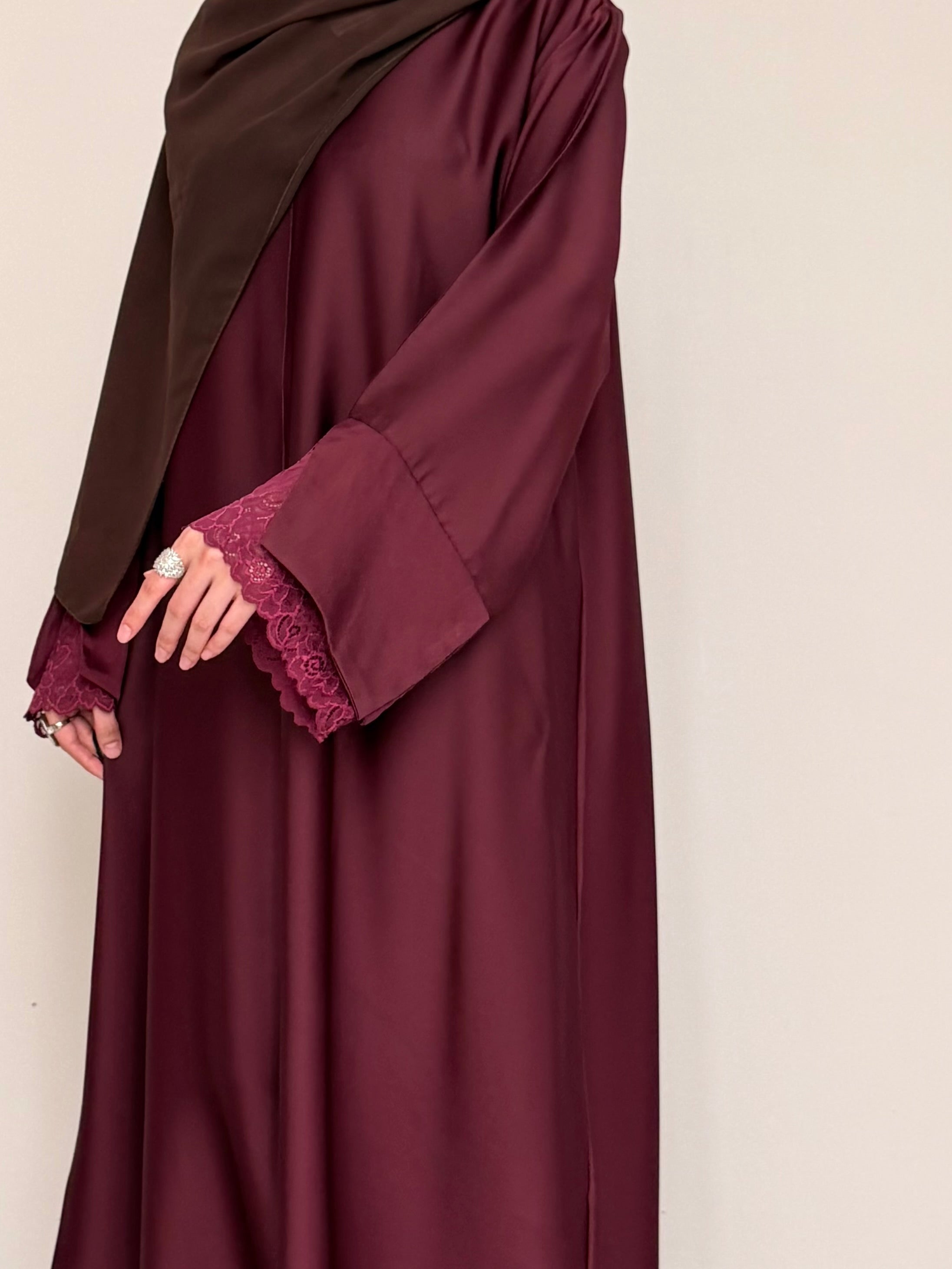 Mira Lace Abaya - Vine