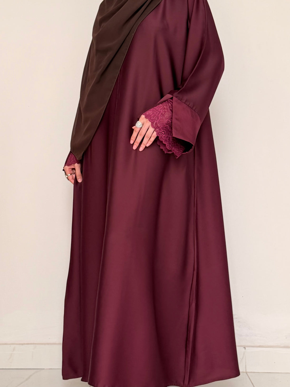 Mira Lace Abaya - Vine