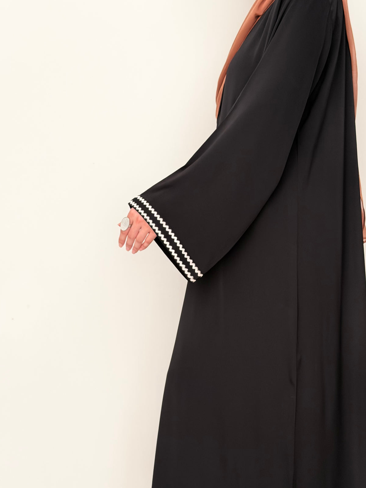 Eiva Gulf - Embroidered Abaya