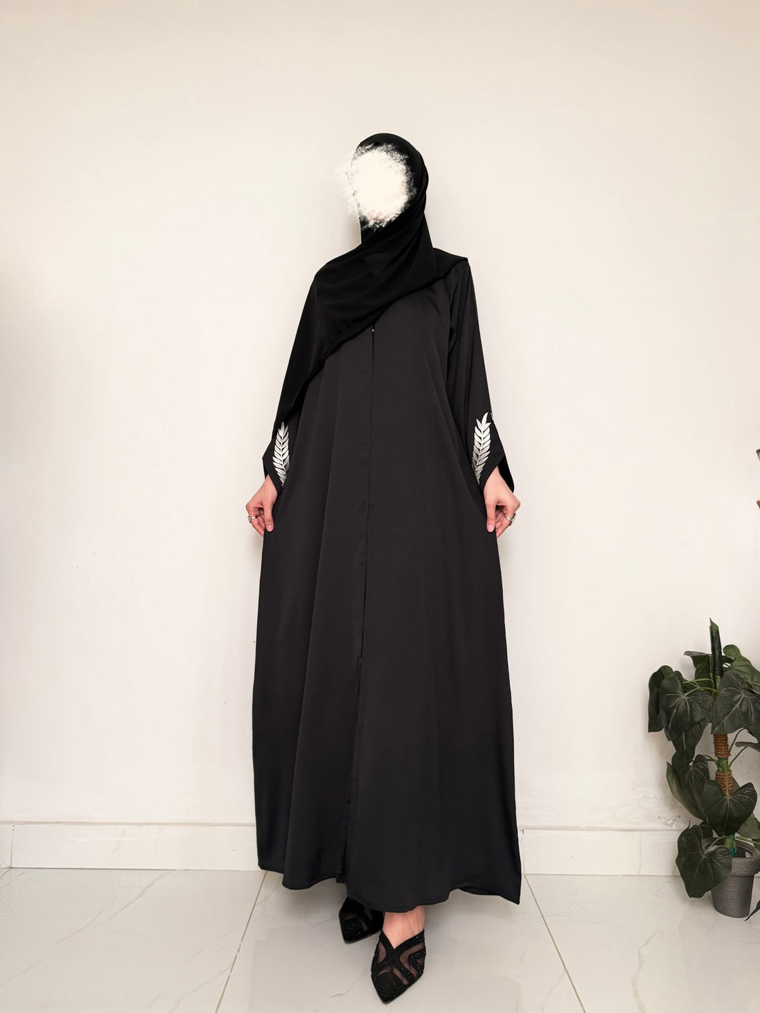 Midnight Palm-Leaf Sleeve Abaya