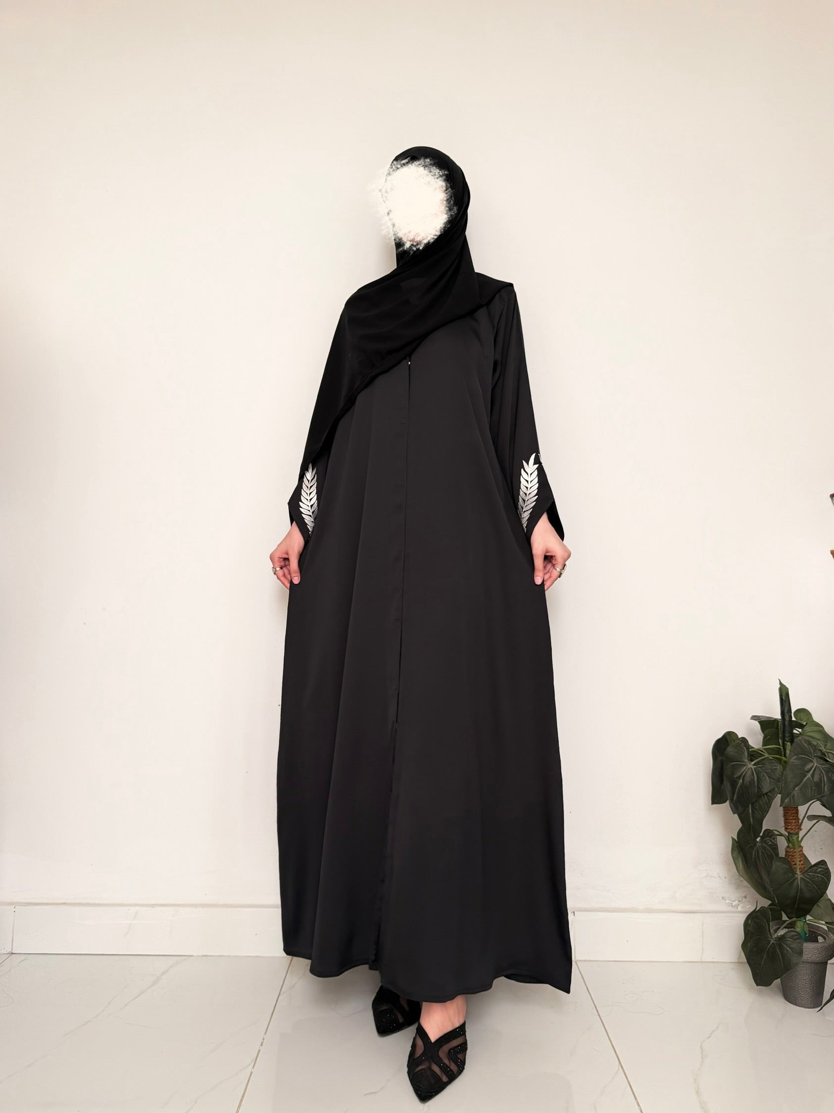 Midnight Palm-Leaf Sleeve Abaya