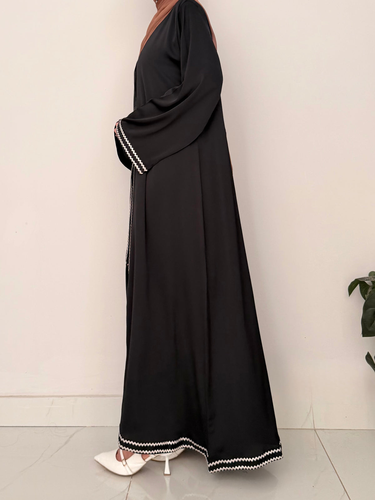 Eiva Gulf - Embroidered Abaya