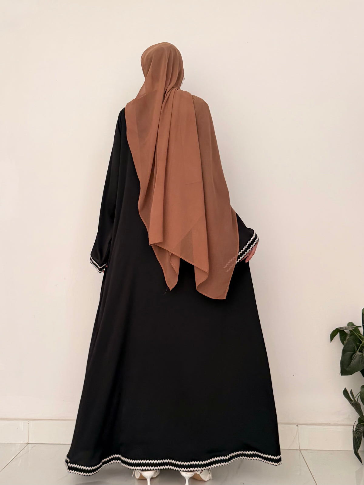 Eiva Gulf - Embroidered Abaya