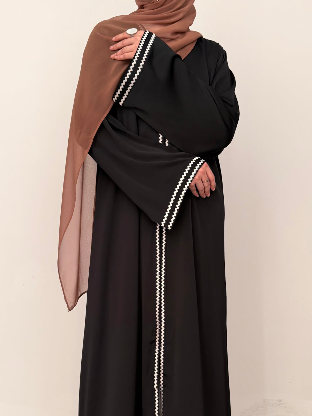Eiva Gulf - Embroidered Abaya