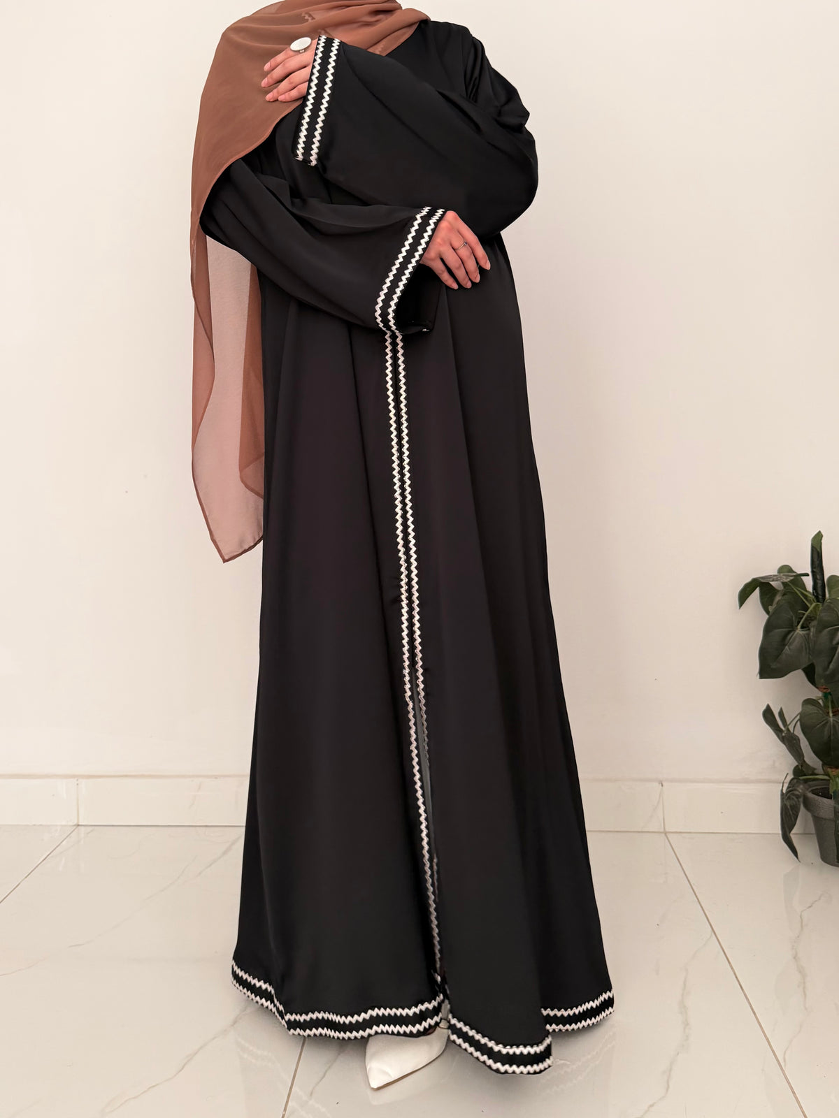 Eiva Gulf - Embroidered Abaya