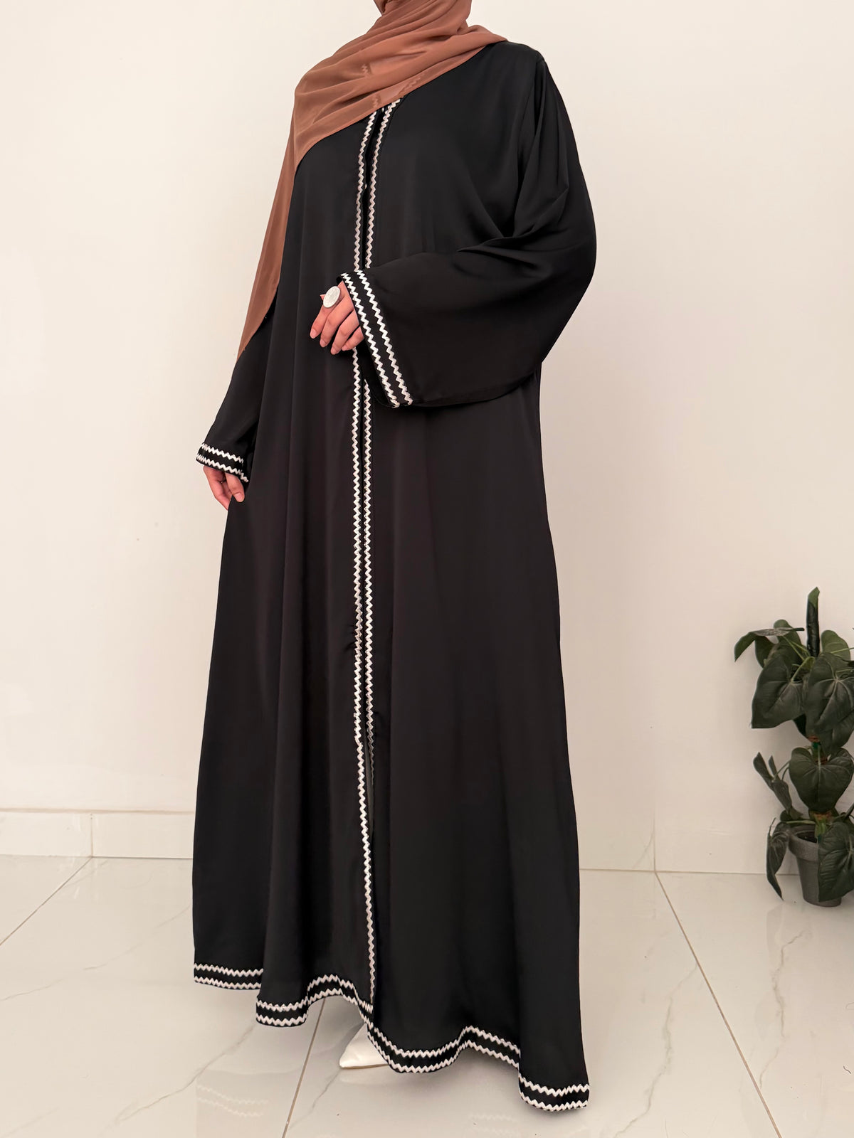Eiva Gulf - Embroidered Abaya