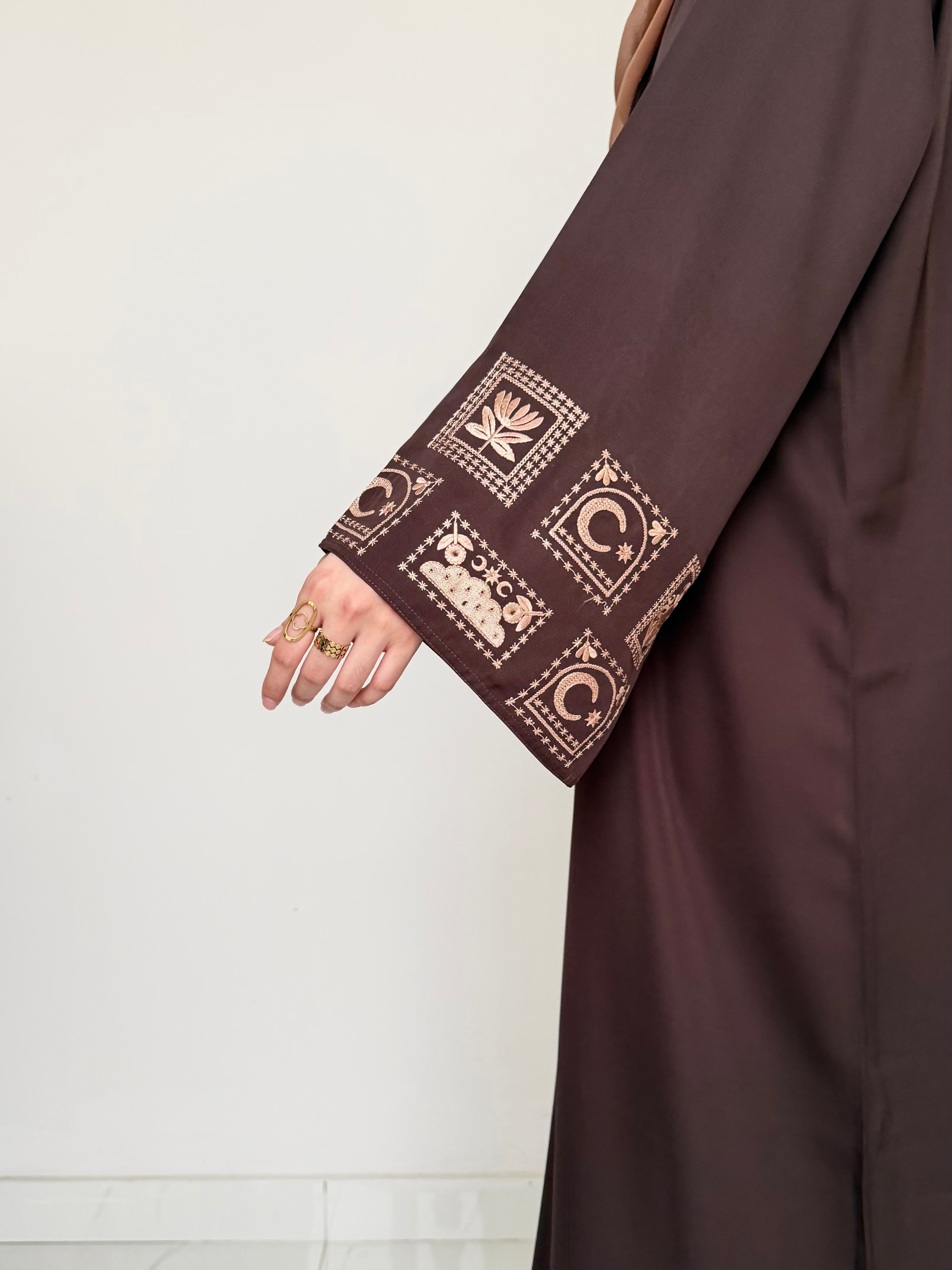 Motif Cuff Abaya - Brown