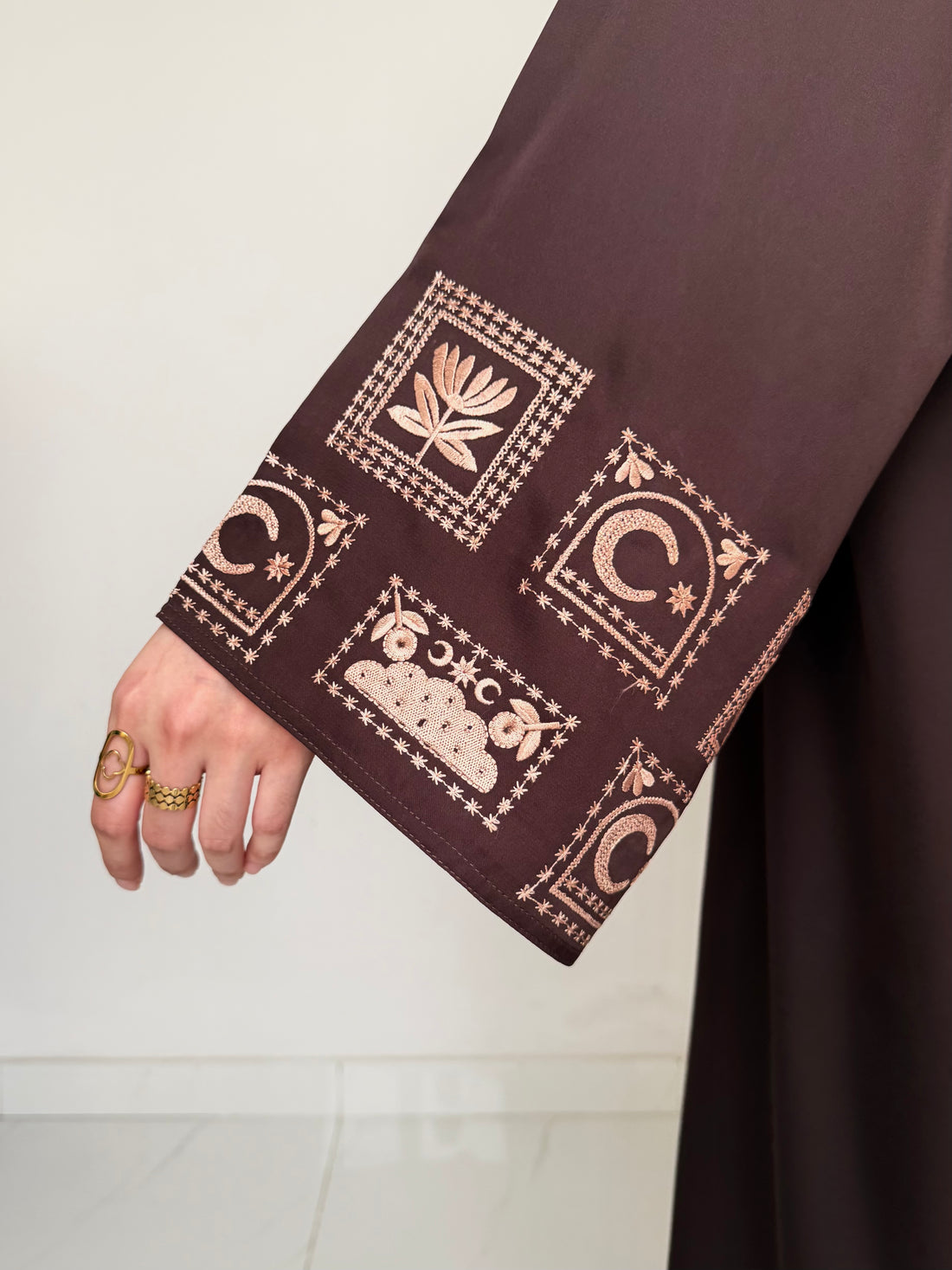 Motif Cuff Abaya - Brown