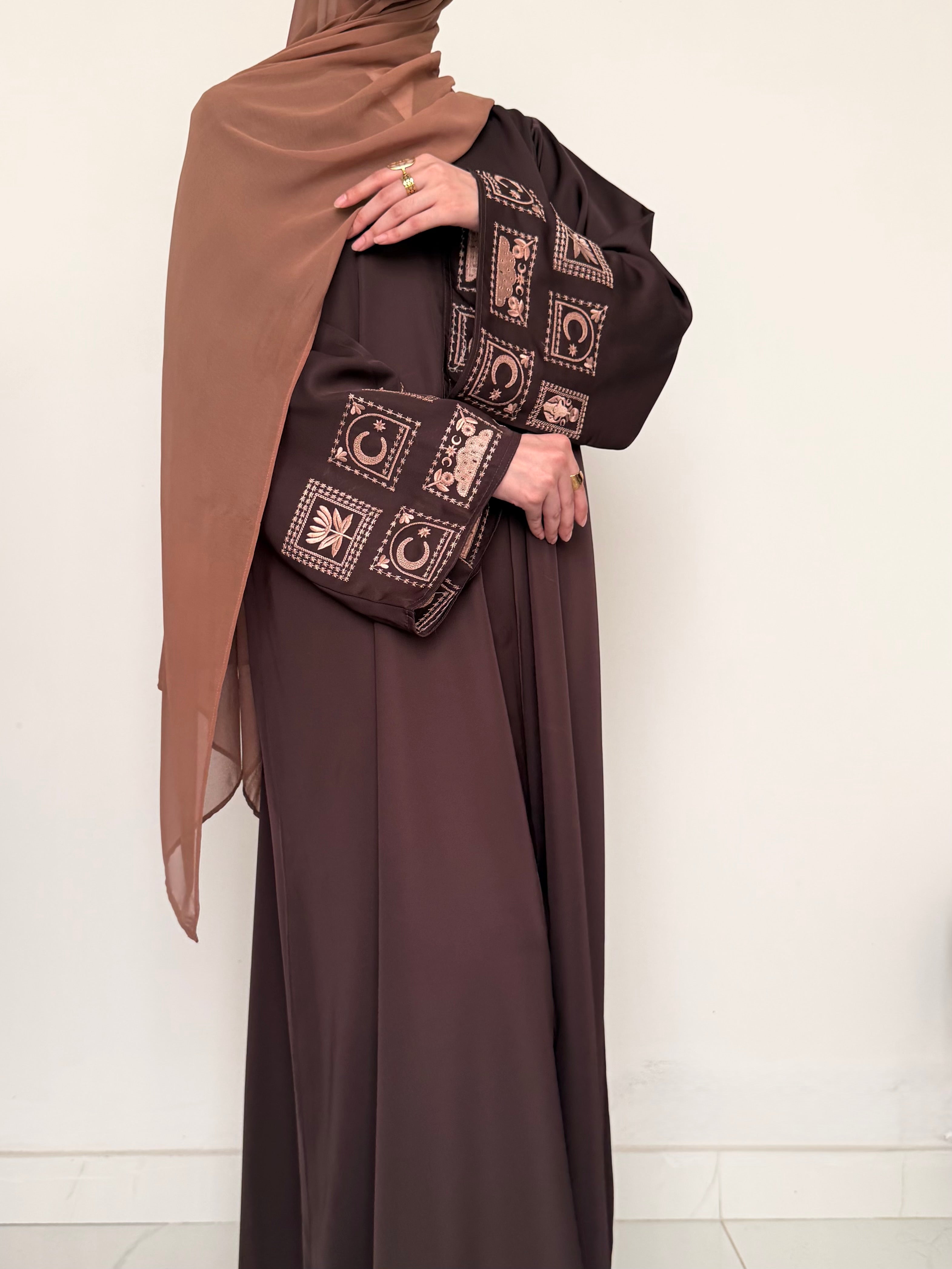 Motif Cuff Abaya - Brown