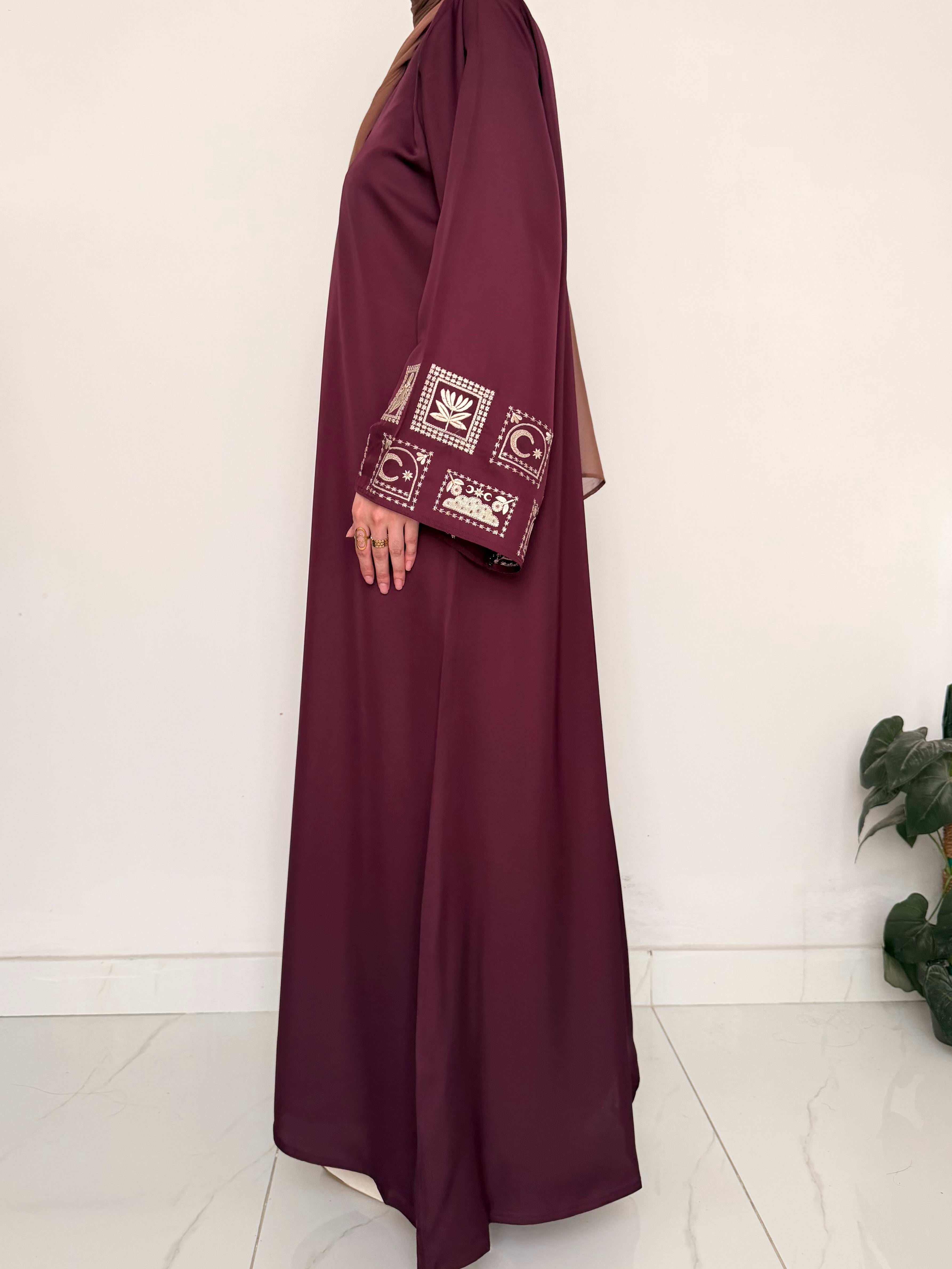 Motif Cuff Abaya - Maroon