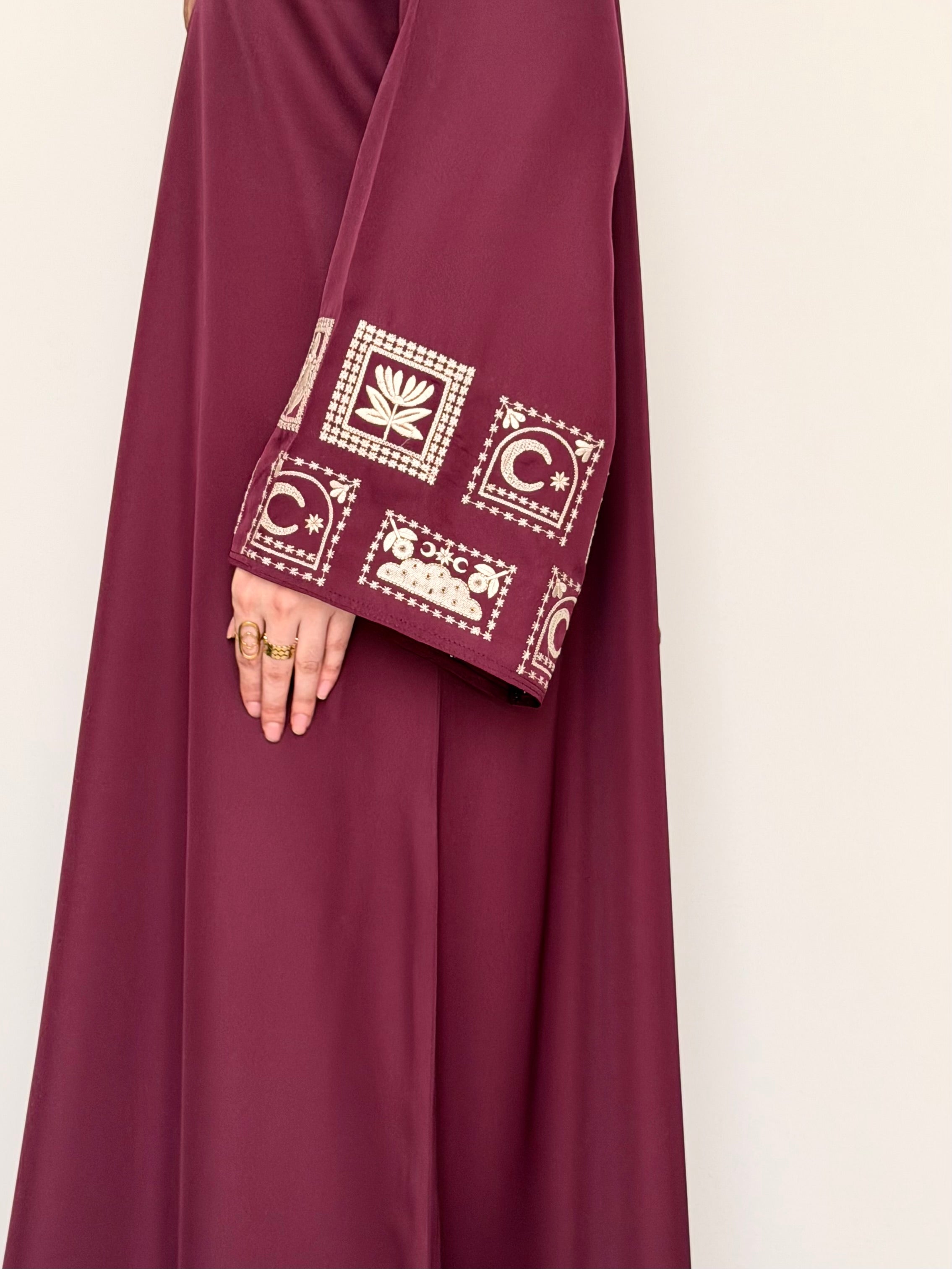 Motif Cuff Abaya - Maroon