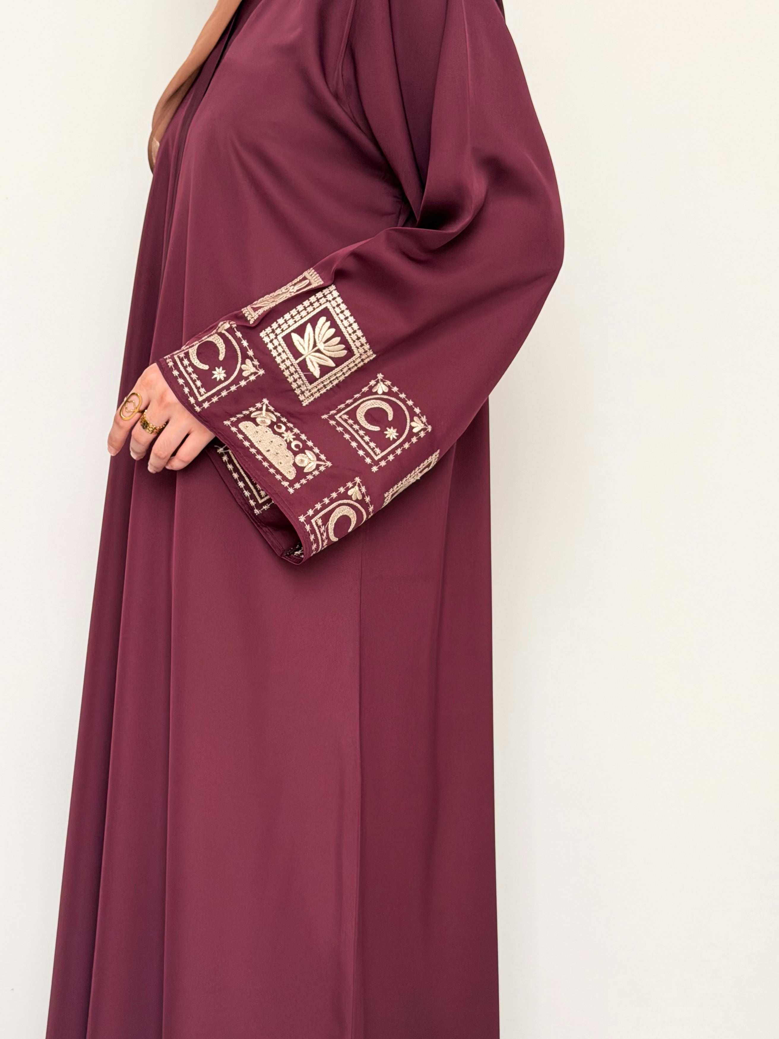 Motif Cuff Abaya - Maroon