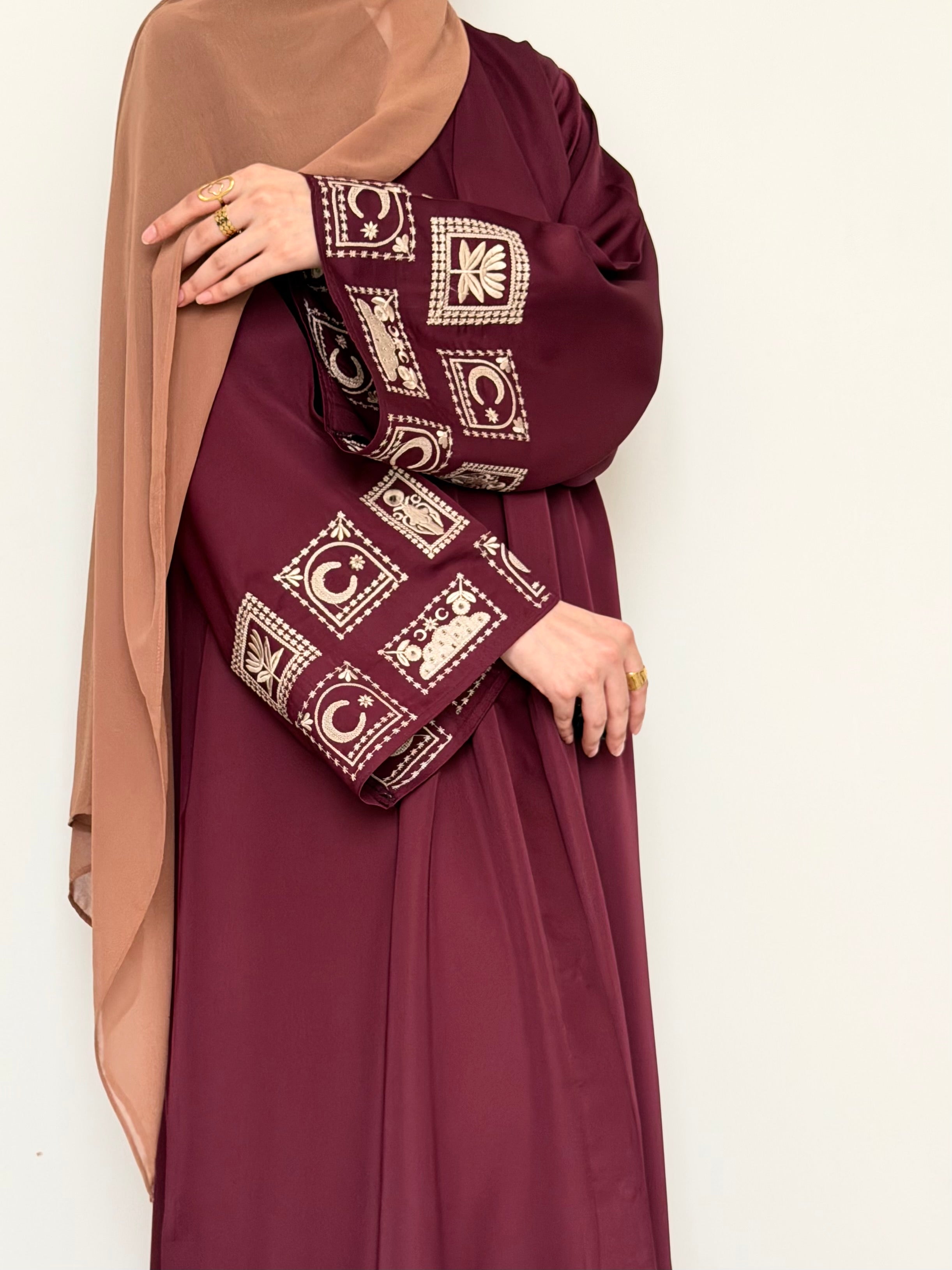 Motif Cuff Abaya - Maroon