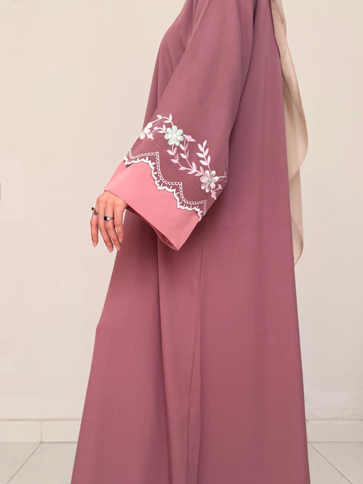 Cinnamon - Embroidered Abaya - Mauve
