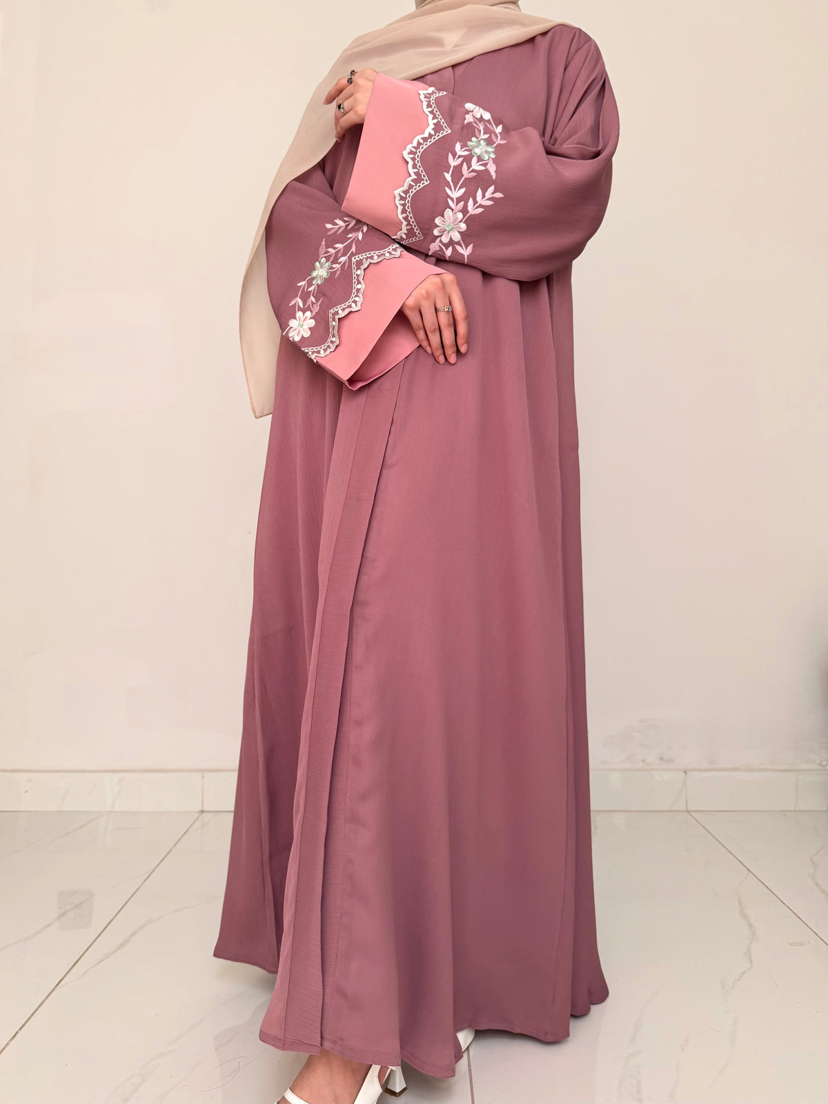 Cinnamon - Embroidered Abaya - Mauve