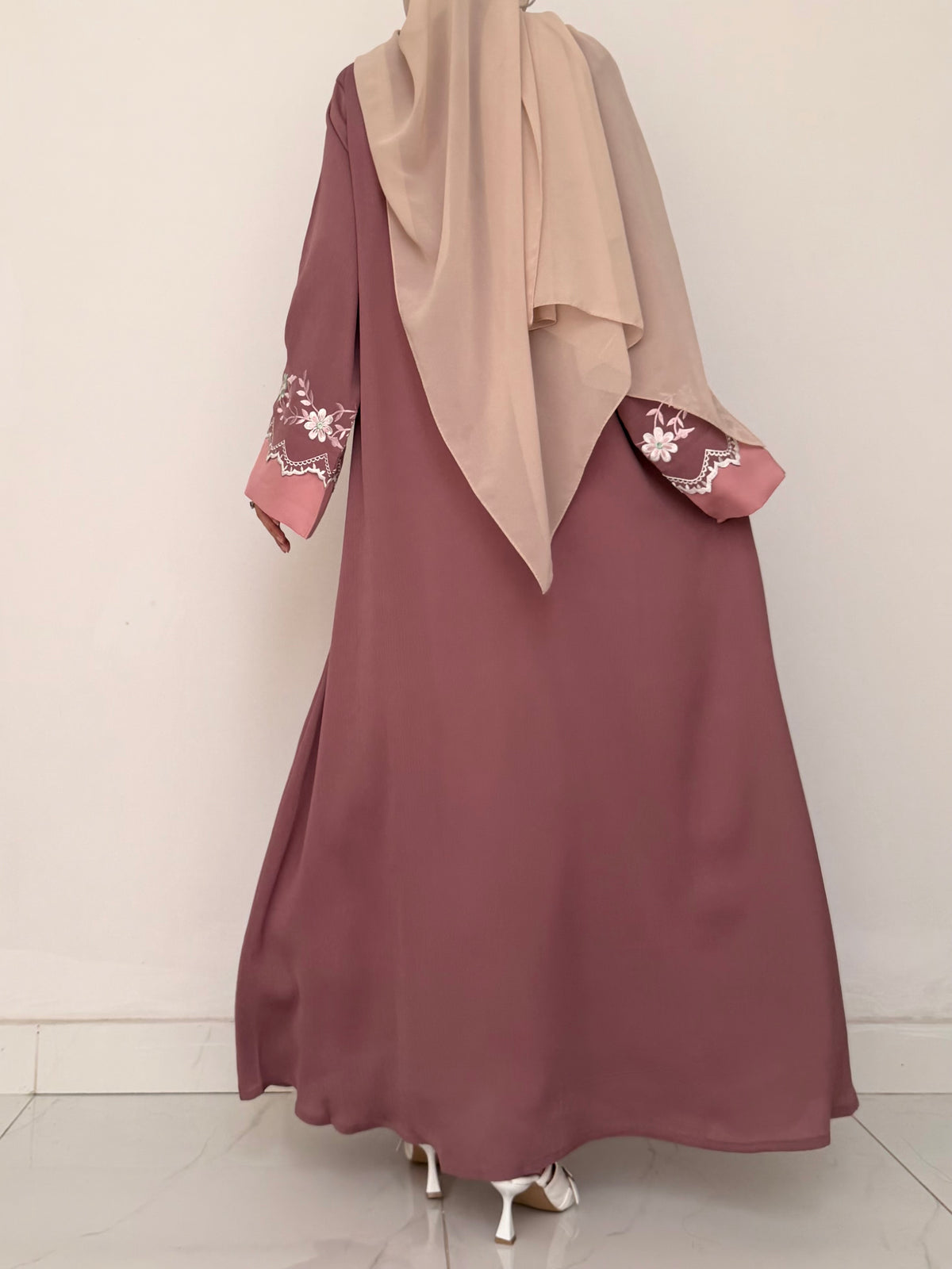 Cinnamon - Embroidered Abaya - Mauve