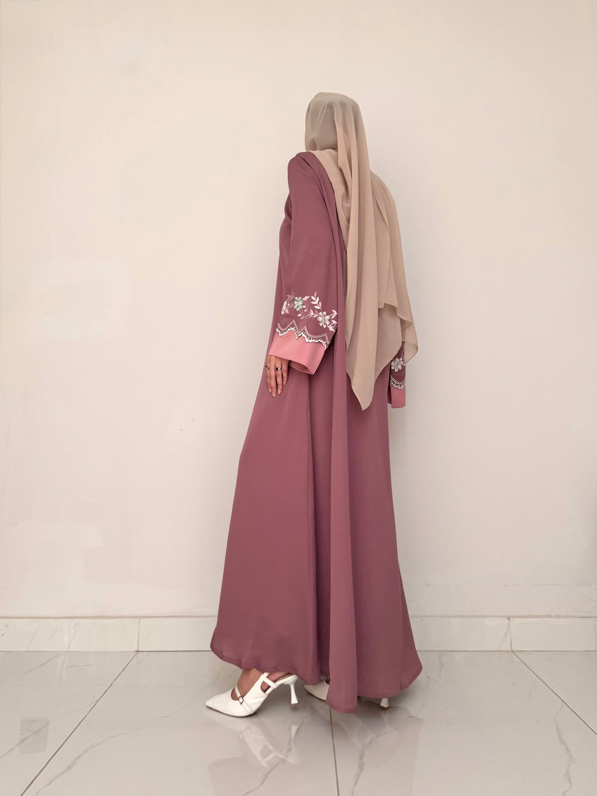 Cinnamon - Embroidered Abaya - Mauve