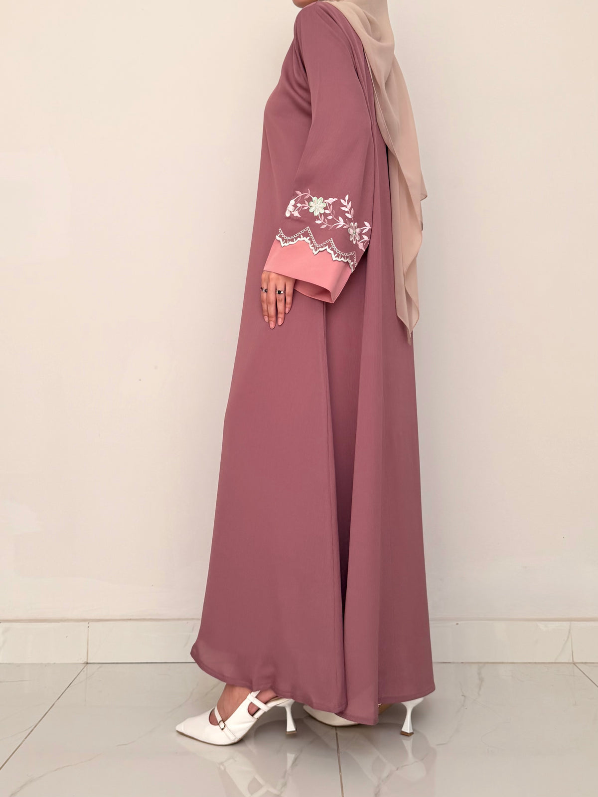Cinnamon - Embroidered Abaya - Mauve